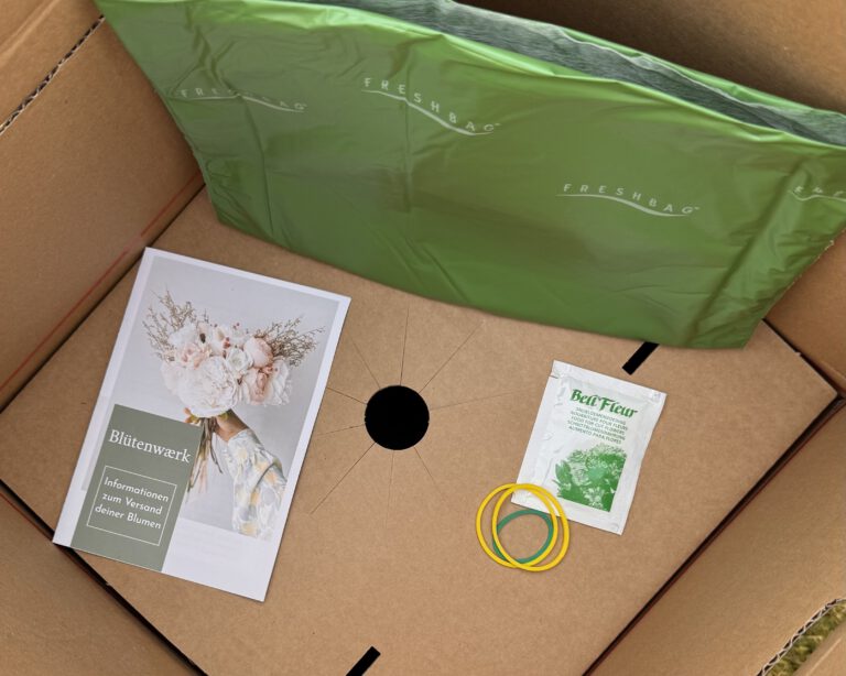 Versandpaket von Bluetenwerk mit Zubehör